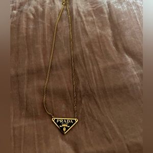 Back and gold chain necklace